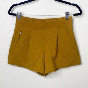 Athleta Textured Brooklyn Shorts Tuscan Gold
